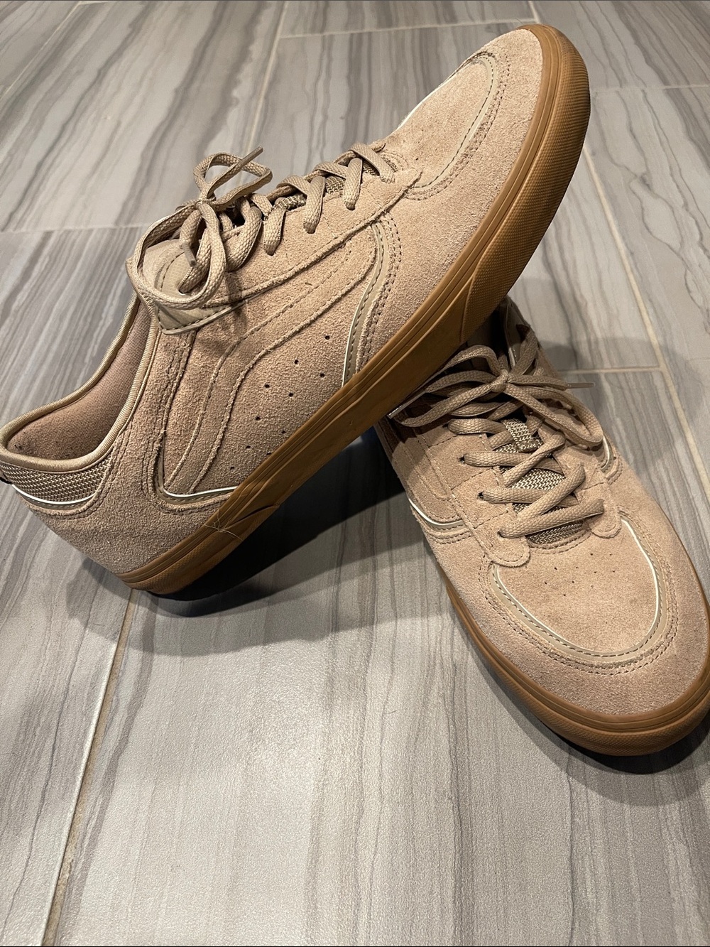 Vans POP CUSH Suede Low-Top Sneakers in Tan with Gum Sole